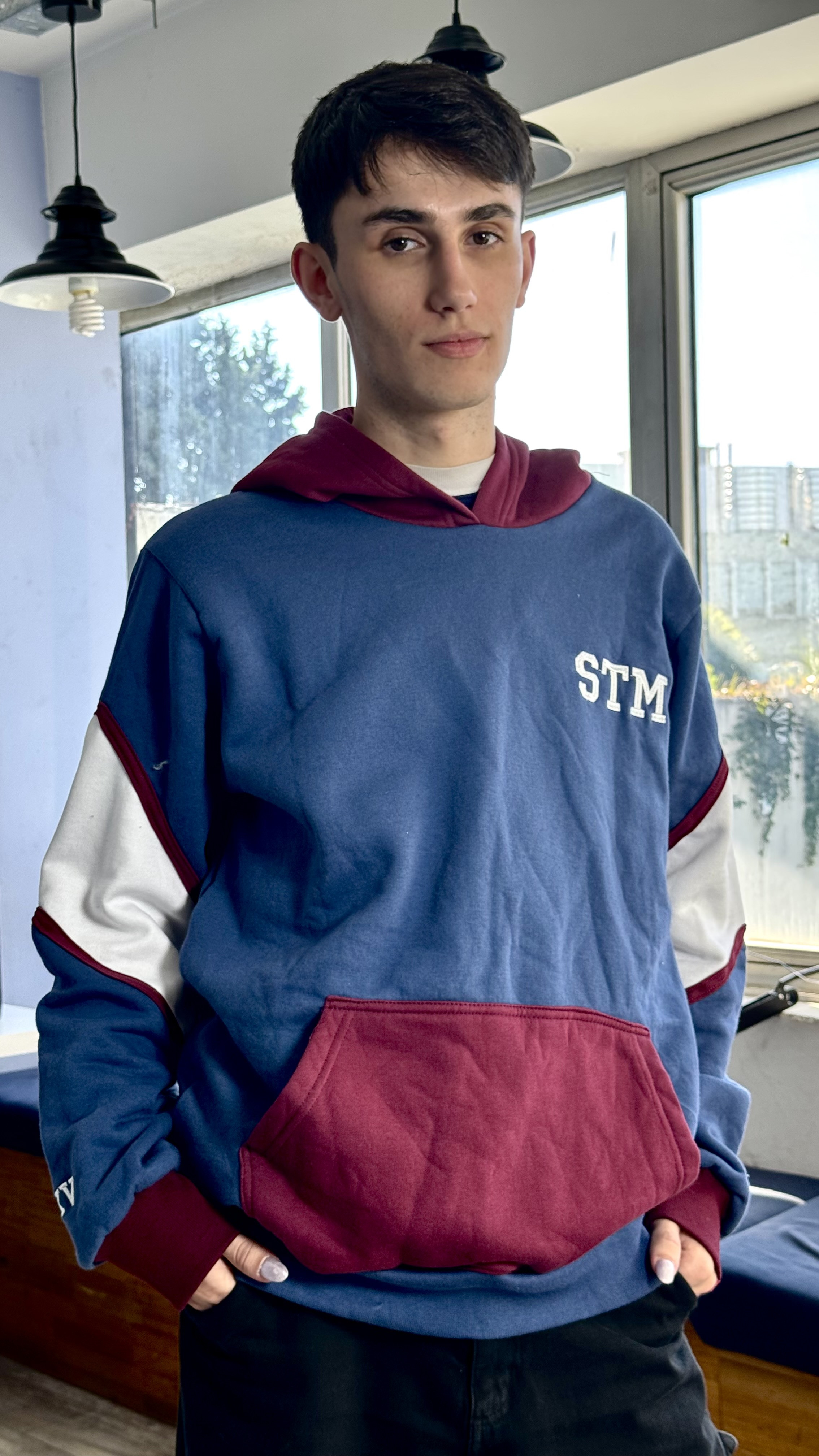 Buzo canguro de Egresados 03. Buzo Canguro alternativo